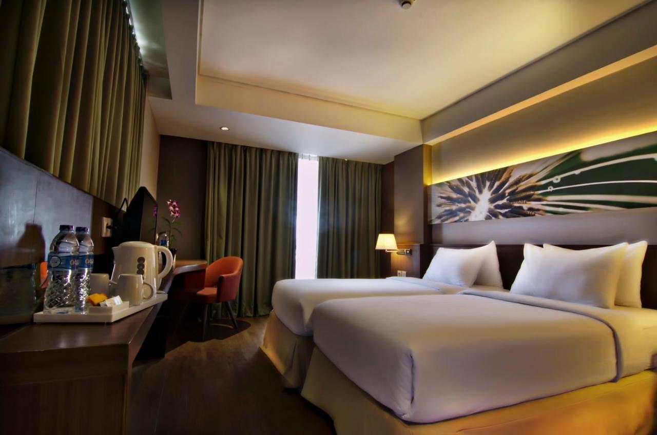 Soll Marina Hotel Serpong Exterior photo