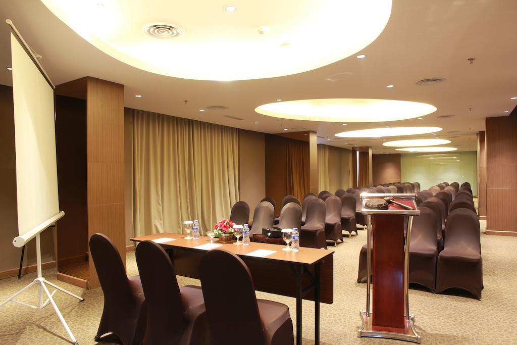 Soll Marina Hotel Serpong Exterior photo